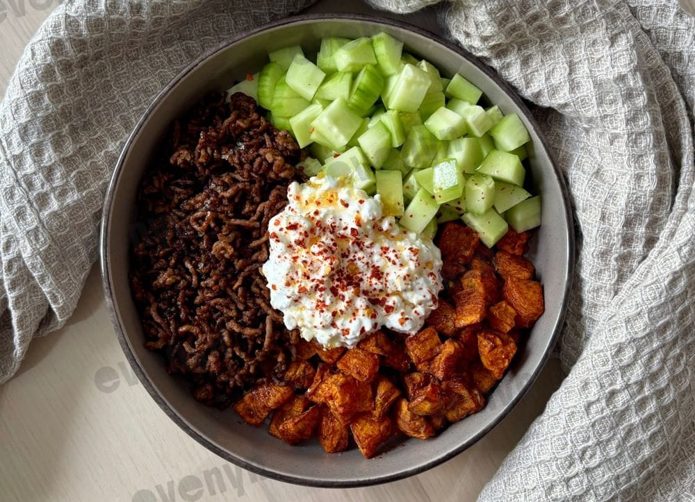 Mexická bowl s batáty a cottage sýrem